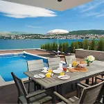 Awesome In Okrug Gornji With Sauna