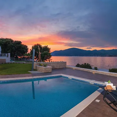 Awesome In Okrug Gornji With Sauna 度假居