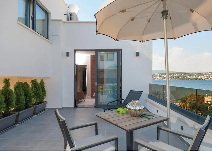 Dom wakacyjny Awesome In Okrug Gornji With Sauna Trogir