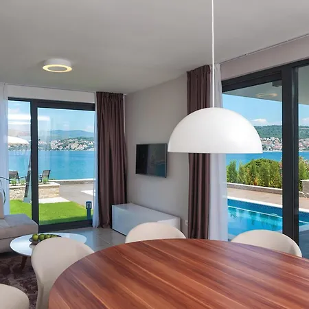 Vakantiehuis Cozy Home In Okrug Gornji With Sauna *