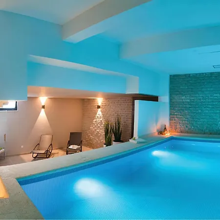 Vakantiehuis Cozy Home In Okrug Gornji With Sauna *