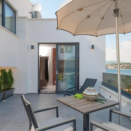 Vakantiehuis Cozy Home In Okrug Gornji With Sauna Trogir