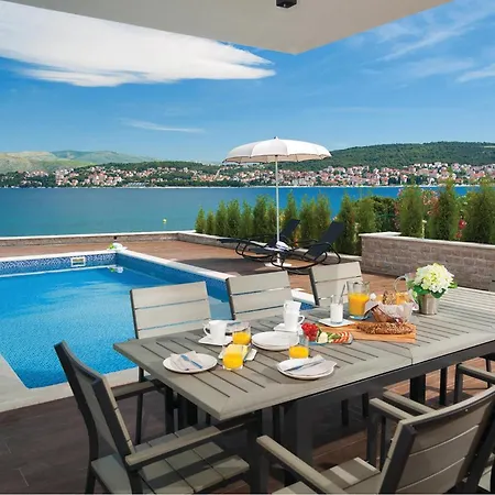 Cozy Home In Okrug Gornji With Sauna