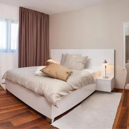 Ferienhaus Awesome In Okrug Gornji With Sauna *