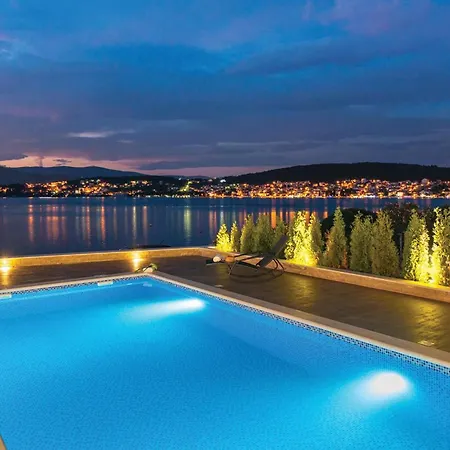 Ferienhaus Awesome In Okrug Gornji With Sauna Trogir