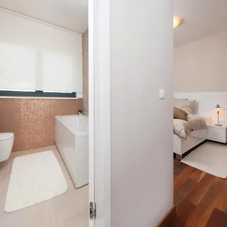 Cozy Home In Okrug Gornji With Sauna Vakantiehuis