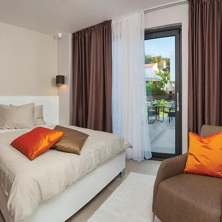 Awesome In Okrug Gornji With Sauna Ferienhaus *