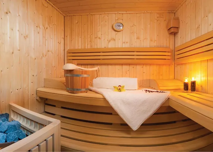 Awesome In Okrug Gornji With Sauna 度假居