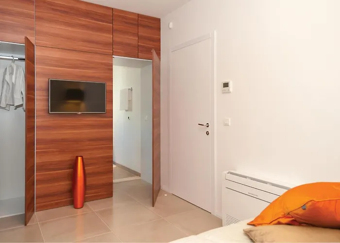 Awesome In Okrug Gornji With Sauna 度假居 *